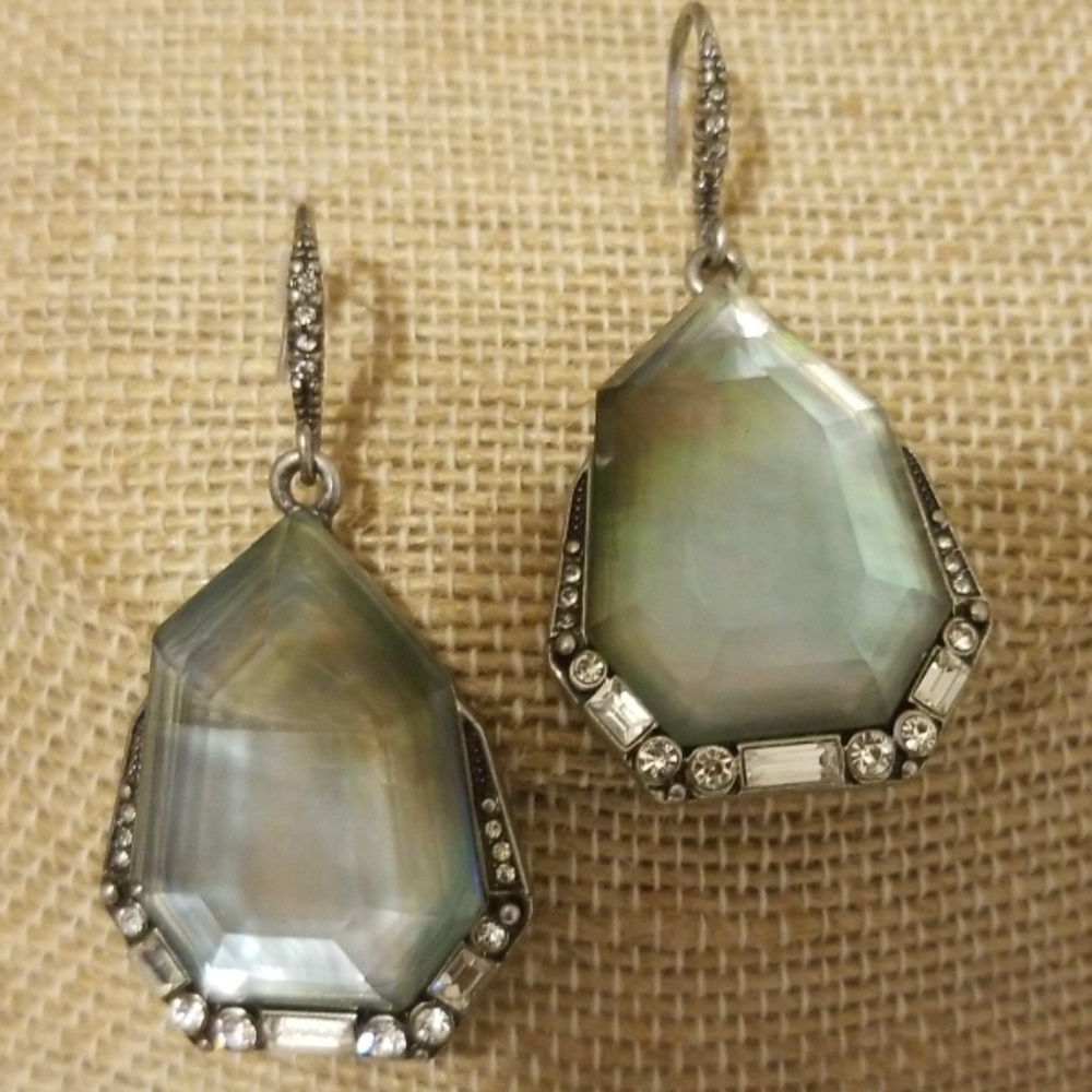 𝅺Chloe& Isabel Necklace and matching pierced earrings - Picture 5 of 8